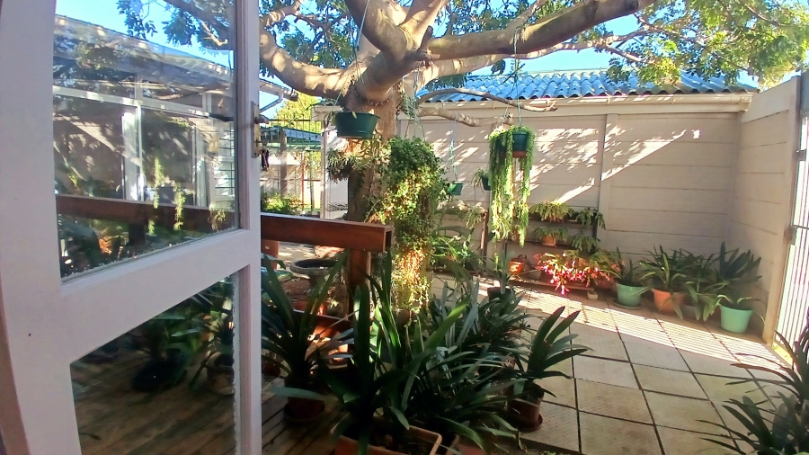 4 Bedroom Property for Sale in Sandbaai Western Cape